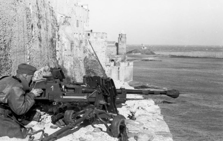 28-ммпротивотанковое орудие. Нормандия. 1942 г. 