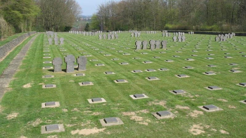 д. Воссенак. Военное кладбище, где похоронено 2 221 немецкий солдат.