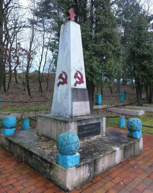 Памятник советским воинам.
