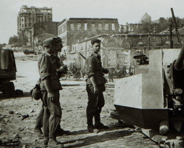 Немцы в городе. Июль 1942 г. 