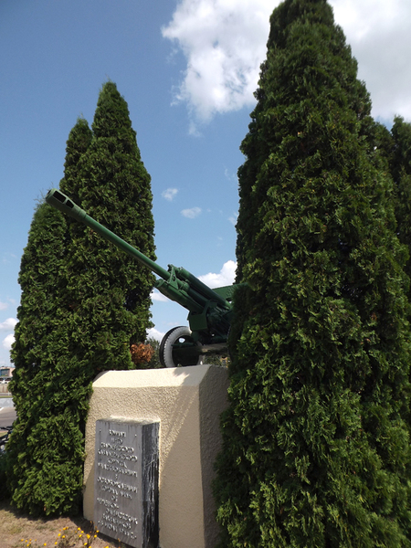 г. Лида. Памятник-пушка воинам 3 гвардейского кавалерийского корпуса, был установлен в 1967 году.