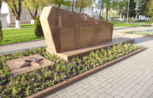 г. Лида. Памятник в честь воинов-освободителей по улице Советской был установлен в 1965 году у кинотеатра «Октябрь». 