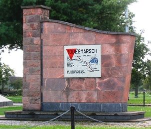 Коммуна Бливенсторф. Памятник узникам «Марша смерти» из концлагеря Заксенхаузена, когда погибло более 6 тысяч человек. 
