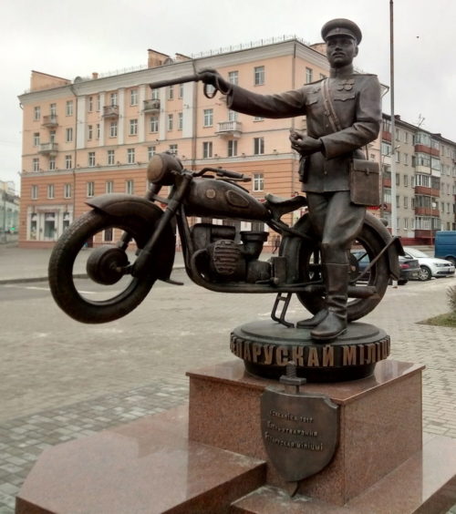 Памятник милиционеру-фронтовику.
