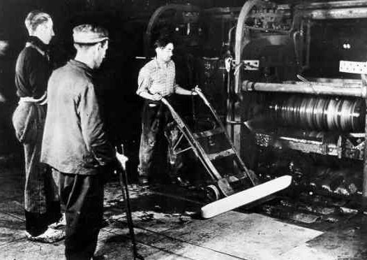 Чехи-рабочие на заводе «Сименс». 1943 г.