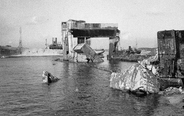 Остатки бункера после взрыва в 1946 году.