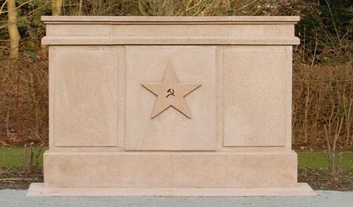 г. Магдебуг. Памятник на «Поле Организации Объединенных Наций», где похоронены 776 заключенных концлагерей, военнопленных и подневольных рабочих из 11 стран. 