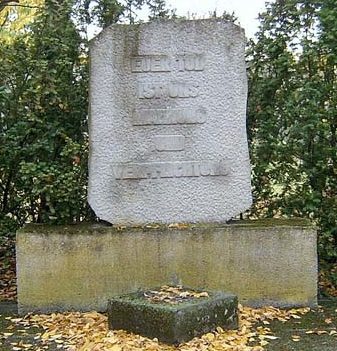 д. Гюльдендорф. Памятник на кладбище иностранных военнопленных и подневольных рабочих, которые погибли во время Второй мировой войны. 