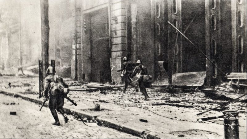 Солдаты словацкой дивизии входят в город. Июль 1942 г.