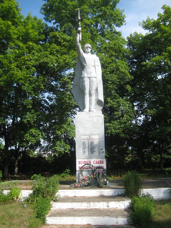 д. Деньковцы Мостовского р-на. Памятник 24 землякам, погибшим в годы войны.
