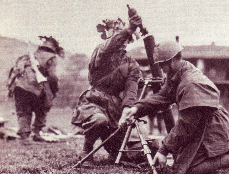 Минометчики дивизии на учениях. 1944 г.
