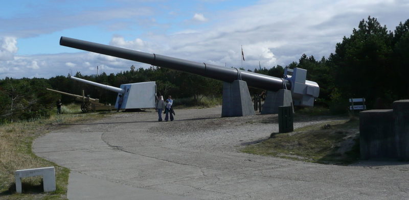 Образцы орудий в музее, использовавшихся в крепости.