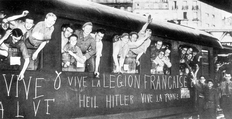 Солдаты легиона перед отправкой на Восточный фронт на парижском вокзале. Сентябрь 1941 г. 