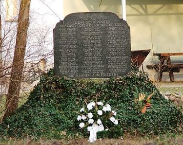 г. Доберлуг-Кирххайн р-н Нексдорф. Памятник землякам, погибшим во время Второй мировой войны.