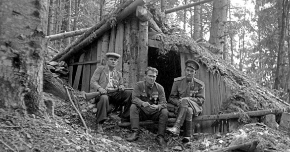 Партизанский лагерь в горах. Сентябрь 1944 г. 