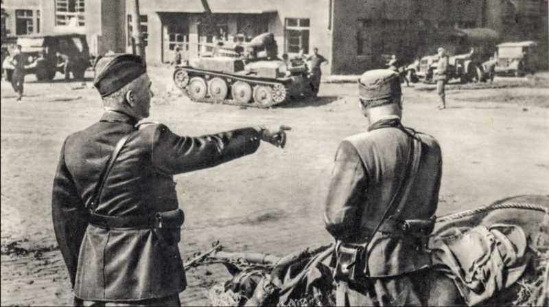 Словацкие солдаты в городе. Июль 1942 г.