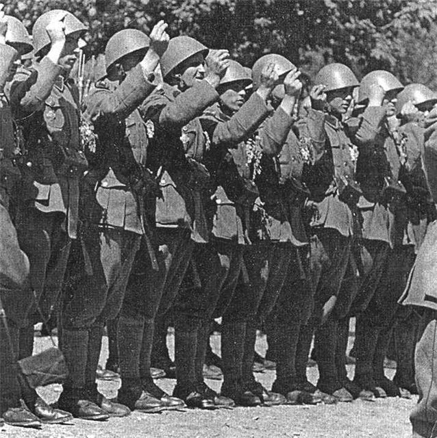 Сербский корпус СС на параде. 