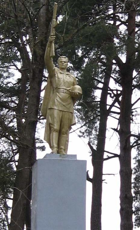 д. Гожа Гродненского р-на. Памятник советским воинам. 