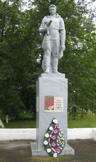д. Куриловичи Мостовского р-на. Памятник 33 землякам, погибшим в годы войны.