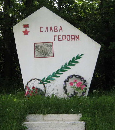 д. Лунно Мостовского р-на. Памятный знак на месте форсирования р. Неман воинами 64-й стрелковой дивизии в 1944 году.