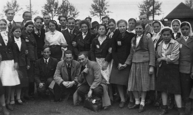 Голландские подневольные работники и «восточные рабочие» в Лейпциге. Апрель 1943 г. 