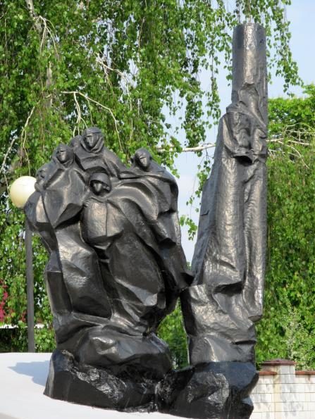 г. Гомель. Памятник воинам-зенитчицам, погибшим при защите города в 1941 году.