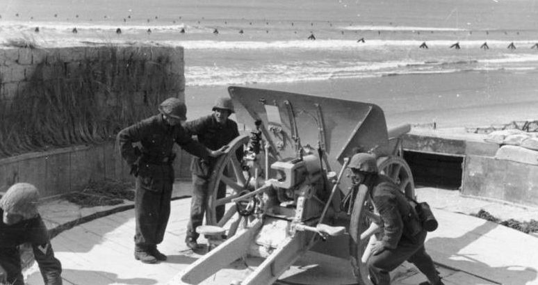 Német tüzérek képzése.  Normandia.  1944. január