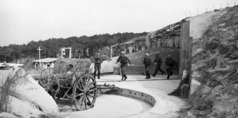 Тренировка немецких артиллеристов. Нормандия. Январь, 1944 г.