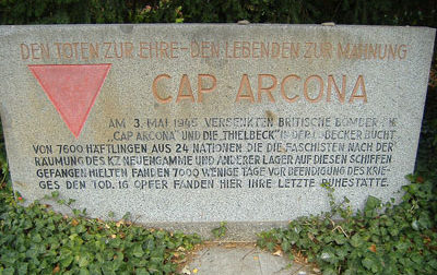 г. Клюц. Памятник на месте захоронения 16 заключенных из потерпевшего крушение корабля «Кап Аркона». 