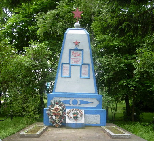 д. Милевичи Мостовского р-на. Памятник 88 землякам, погибшим в годы войны.