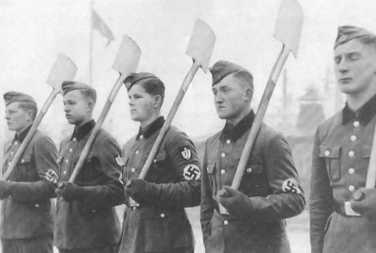 Латвийские новобранцы в организации «Тодт». 1943 г. 