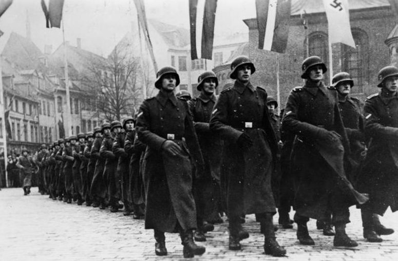 Парад латышских легионеров. Рига. 18 ноября 1943 г.