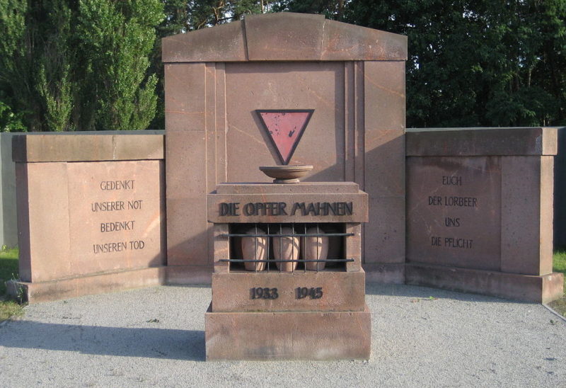 Памятник жертвам фашизма.