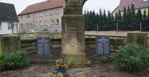д. Эггенштедт. Памятник землякам, погибшим в годы обеих мировых войн.