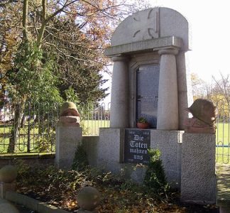 Муниципалитет Эрхлебен. Памятник землякам, погибшим в годы обеих мировых войн.