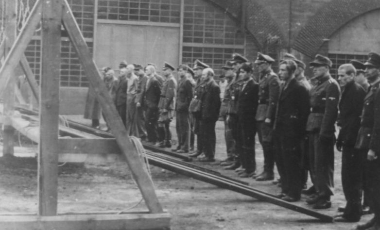 Показательная казнь одиннадцати подневольных рабочих в Кельне. 10 ноября 1944 г.