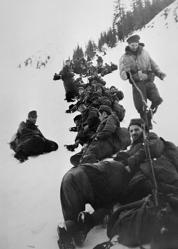 Партизаны в горах. Зима 1945 г. 