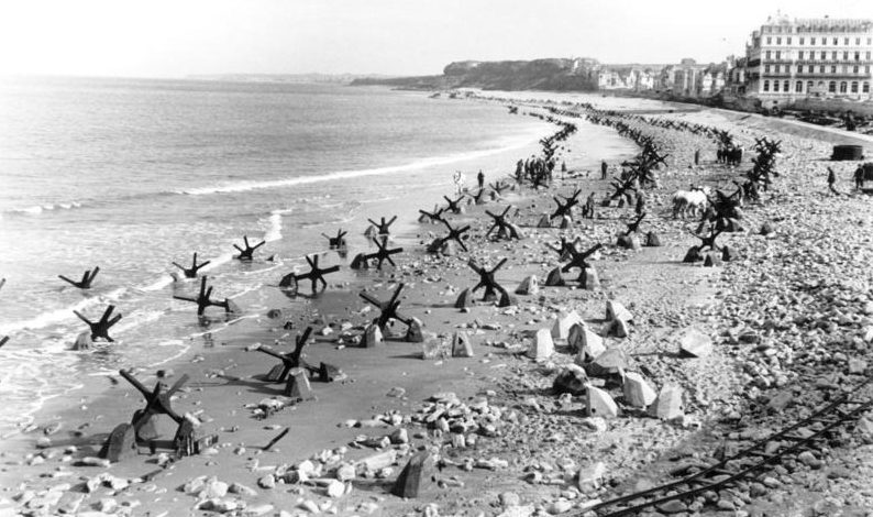 Az atlanti fal páncéltörő akadályai.  Pas-de-Calais, 1944
