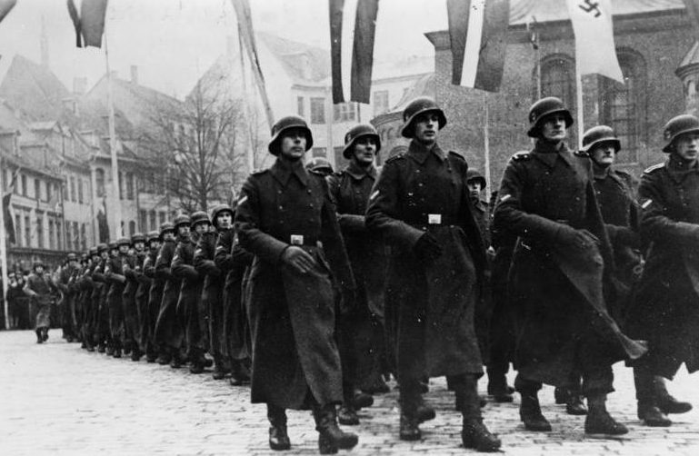Парад латвийских легионеров. Ноябрь 1943 г.