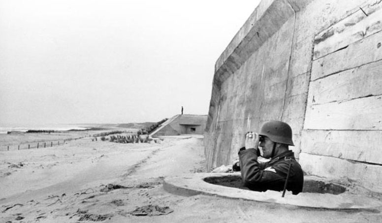 Német megfigyelő.  Pas de Calais.  Franciaország.  1944 g.