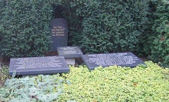 г. Коттбус-Галлинхен. Братские могилы советских и немецких солдат.