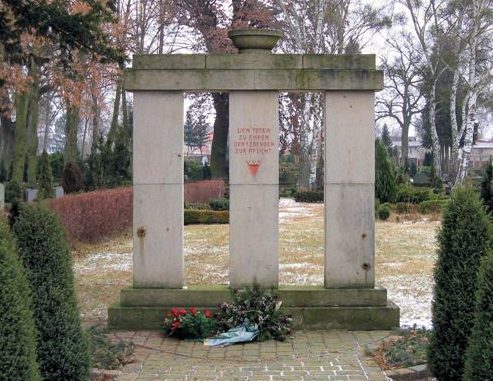 г. Нойштадт-Глеве. Памятник на месте захоронения 46 заключенных женского концлагеря «Нойштадт-Глеве».