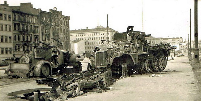 Разбитая немецкая техника. Октябрь 1944 г.