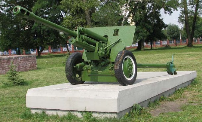 76-мм дивизионная пушка ЗИС-3. 