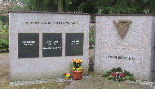 г. Людвигсфельде. Памятник погибшим бойцам Сопротивления.