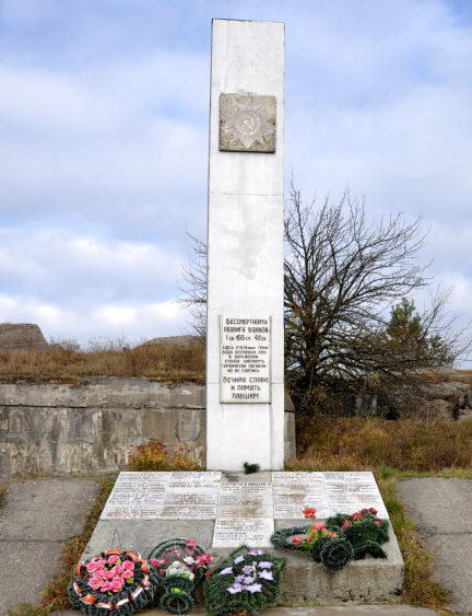 д. Загораны Гродненского р-на. Памятник участникам войны и могила неизвестного солдата.