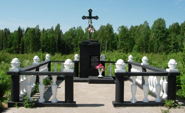 д. Новосяды Ошмянского р-на. Памятник, установленный в 1967 году на месте братской могилы, в которой захоронено 44 мирных граждан, расстрелянных фашистами.