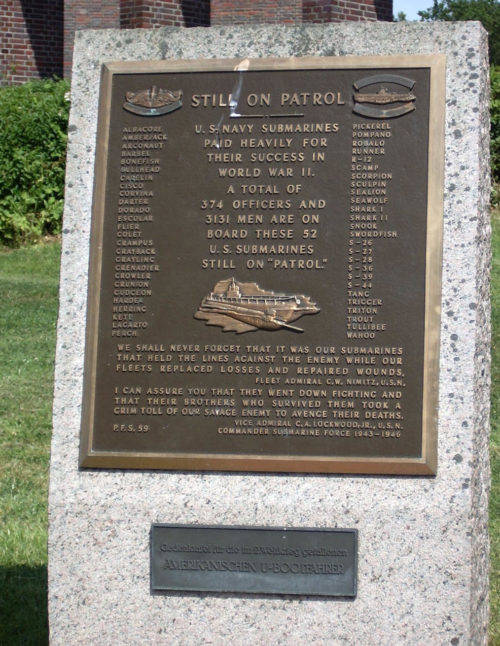 Коммуна Лабё. Памятник американским морякам, погибшим в годы Второй мировой войны.