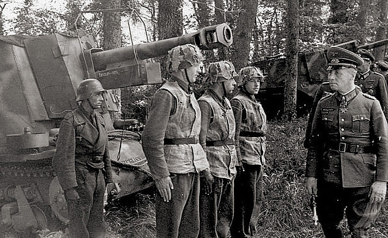 Rommel tábornagy megvizsgálja a normandiai 21. páncéloshadosztályt.  1944 g.