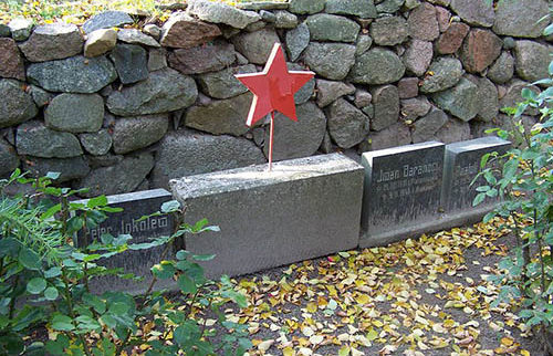 д. Ранзин муниципалитета Зюссов. Памятник на братских могилах погибших советских военнопленных. 